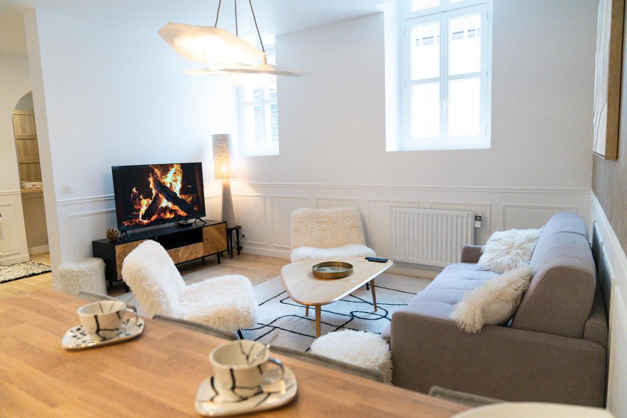 Velvet - Best Keys - Maison Duplex Elegante - Plein Centre Ville - Deco Minimaliste & Cosy - Literie Haut De Gamme - 2 Chambres Separees - Lit Queen Size & 1 Canape Convertible - Smart Tv - Wifi Fibre - Check-In Autonome Санс Экстерьер фото
